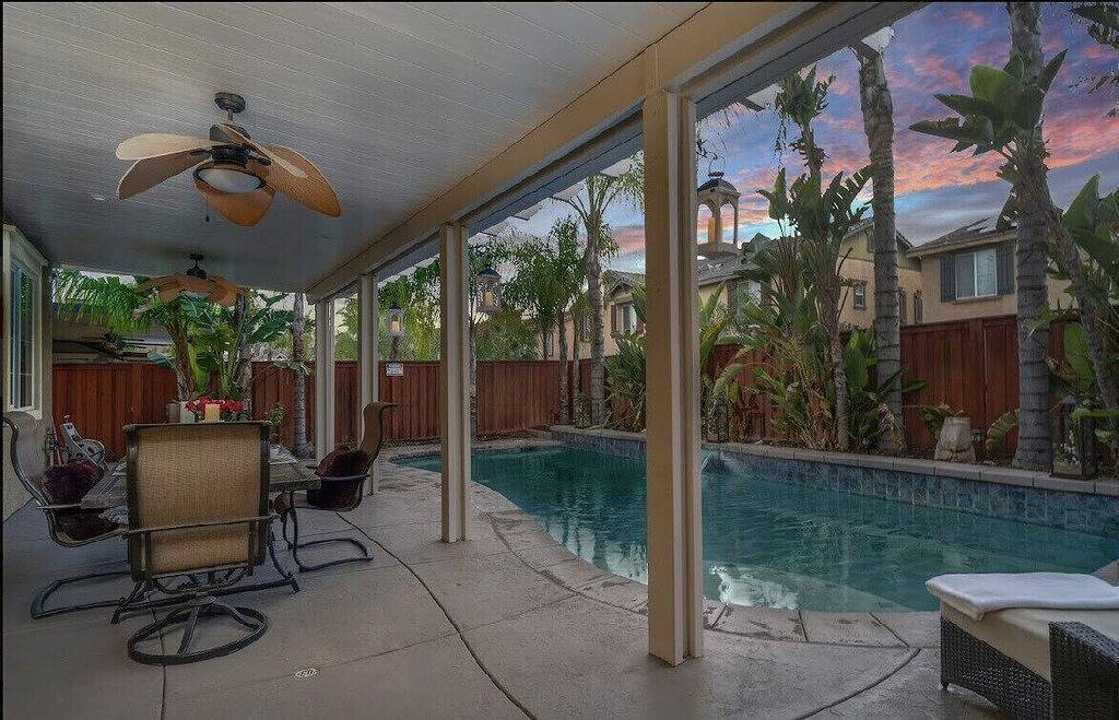 Kimberlys Château Palm Resort & Salt Water Pool Spa Sleeps 14 in Lake Elsinore, Riverside County