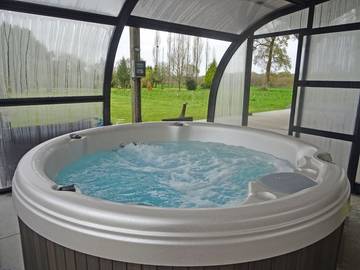 Gîte pour 2 personnes, avec sauna et jardin ainsi que jacuzzi et terrasse, animaux acceptés en Cotes-d'Armor
