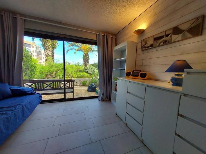 Appartement de vacances pour 2 personnes, avec terrasse et piscine ainsi que jardin et vue
