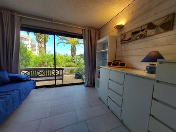 Gîte pour 2 personnes, avec terrasse et vue ainsi que piscine et jardin dans Plage du pont tournant