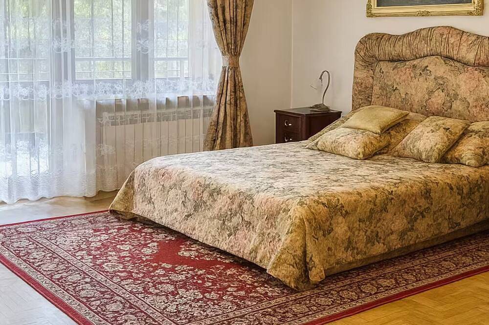 Spacious 6 Bedroom Kraków Home, Prime Location, Ac & Heat Perfect for Groups in Krakau, Kleinpolen