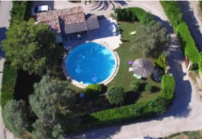 Location de vacances pour 4 personnes, avec Terrasse et Jardin ainsi que Piscine et Vue à Jonquières - 2