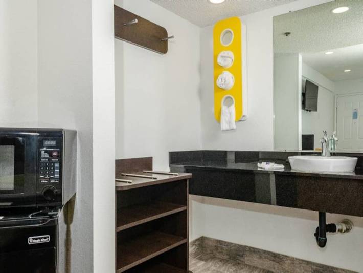 Ganze Wohnung, Queensize-Bett | Mobile Klimaanlage | Badewanne | Nsmk in Fresno, Fresno County