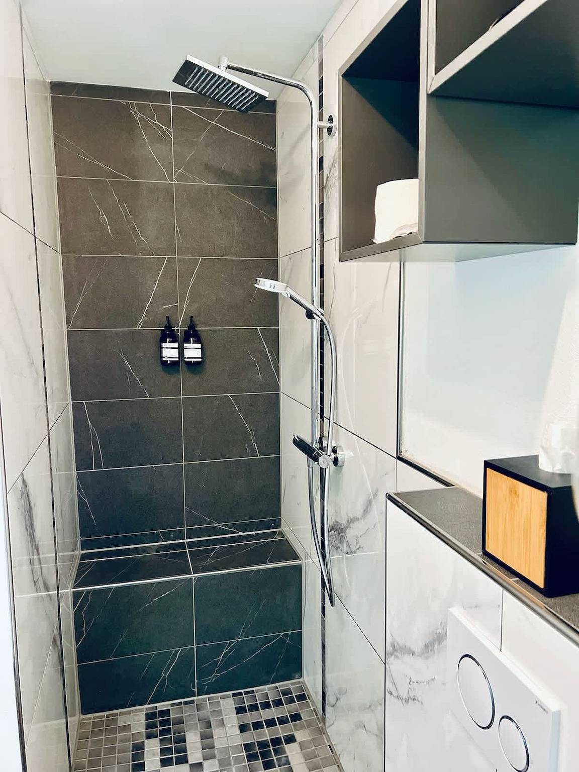 Ganze Wohnung, Ferienwohnung für 3 Personen mit Balkon/Terrasse in Lügde, Kreis Lippe