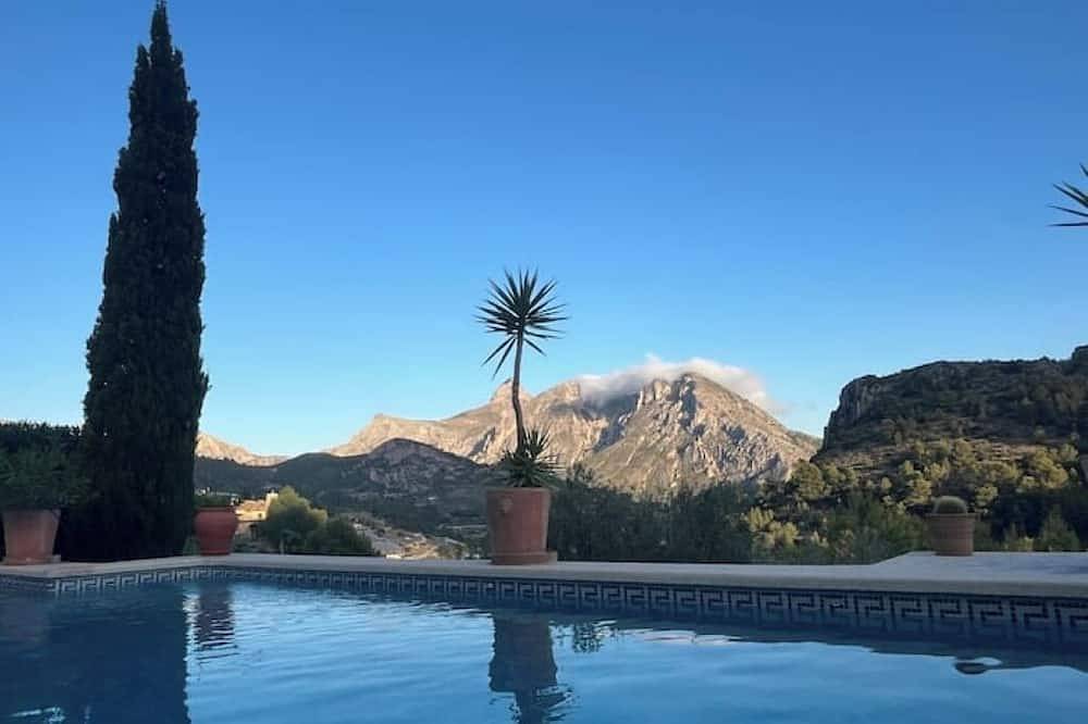 Casa Capelletes - Mediterranean Villa with Pool and Mountain Views in Bolulla, Costa Blanca