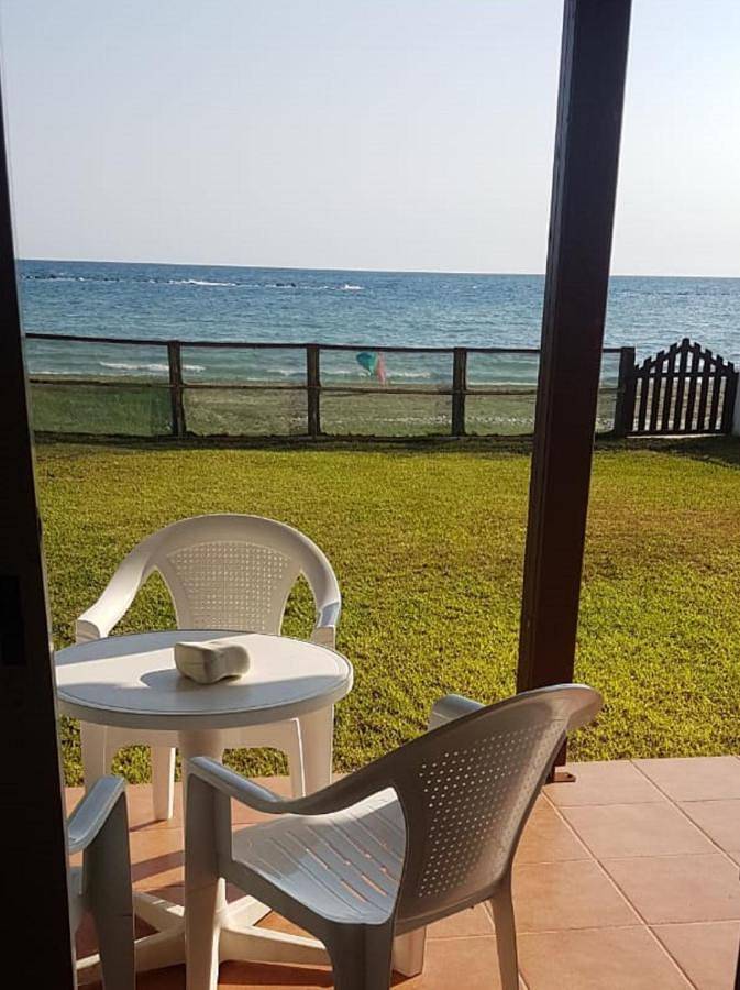 Beach house for 6 people, with view and garden as well as lake view in Cyprus