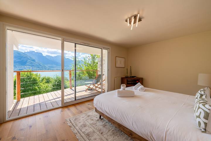 Villa pour 8 personnes, avec Balcon et Terrasse ainsi que Jardin et Vue sur le lac en Haute-Savoie - 4