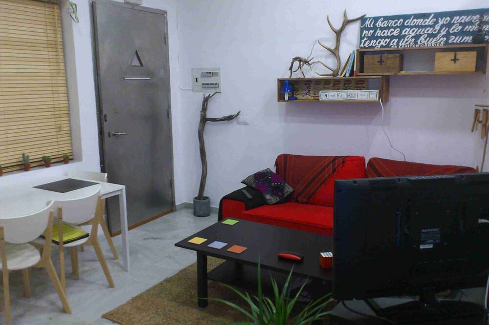 Entire apartment, Camas. A 10 min de Sevilla. 25%_dto_semanal I in Camas, Sevilla Province