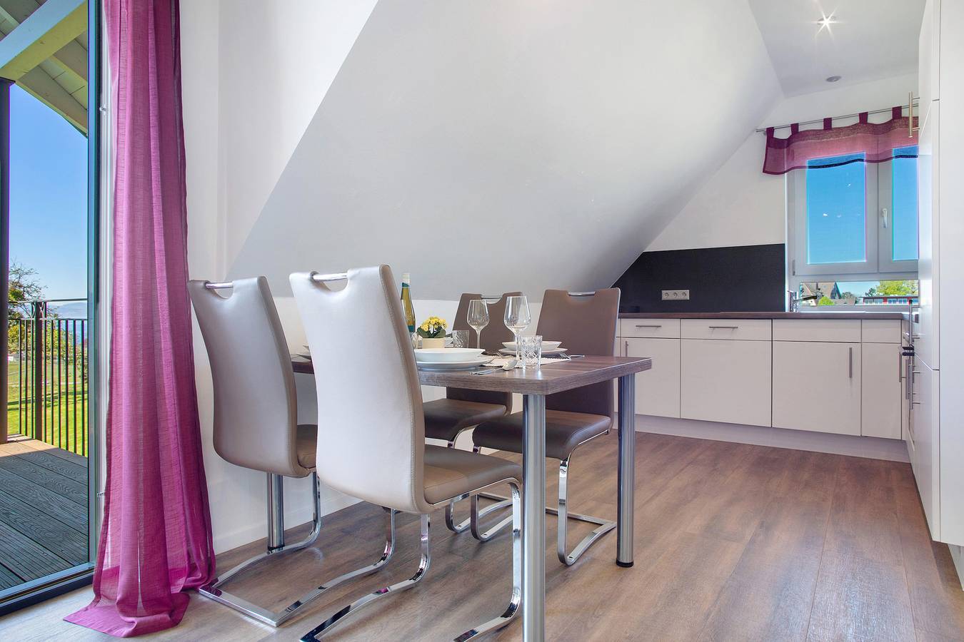 Ganze Wohnung, Apartment '2' mit Seeblick, Gemeinschaftsgarten und Wlan in Kressbronn am Bodensee, Region Bodensee-Oberschwaben