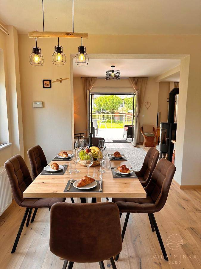 Villa für 6 Personen, mit Balkon und Terrasse sowie Garten und Ausblick in Bled