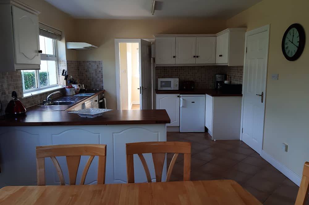 Cosy cottage near village  beach  Links and Hogs Head Golf Courses in County Kerry