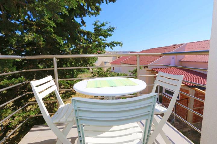 Ferienwohnung für 2 Personen, mit Balkon/Terrasse in Novalja