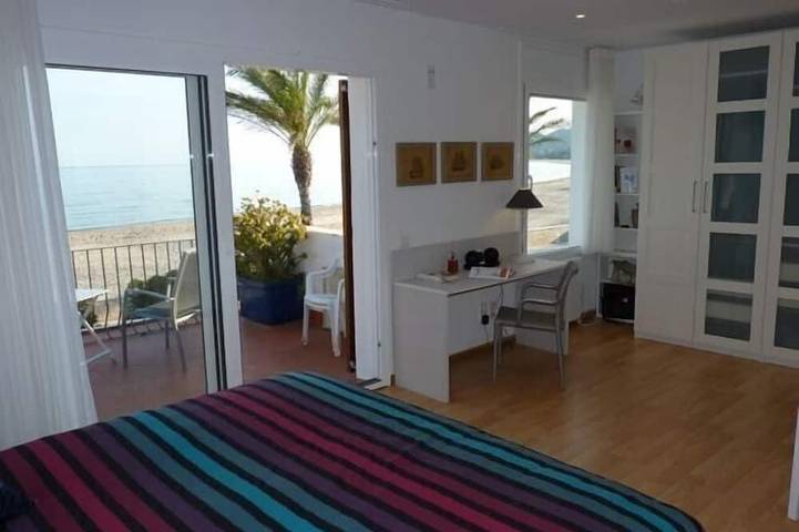 Charming villa  with sunny terraces on the beach in Platja de l'Arenal (Vandellòs i l'Hospitalet de l'Infant), Vandellòs i l'Hospitalet de l'Infant