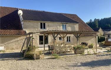 Gîte pour 14 personnes, avec jardin et piscine dans Praslay