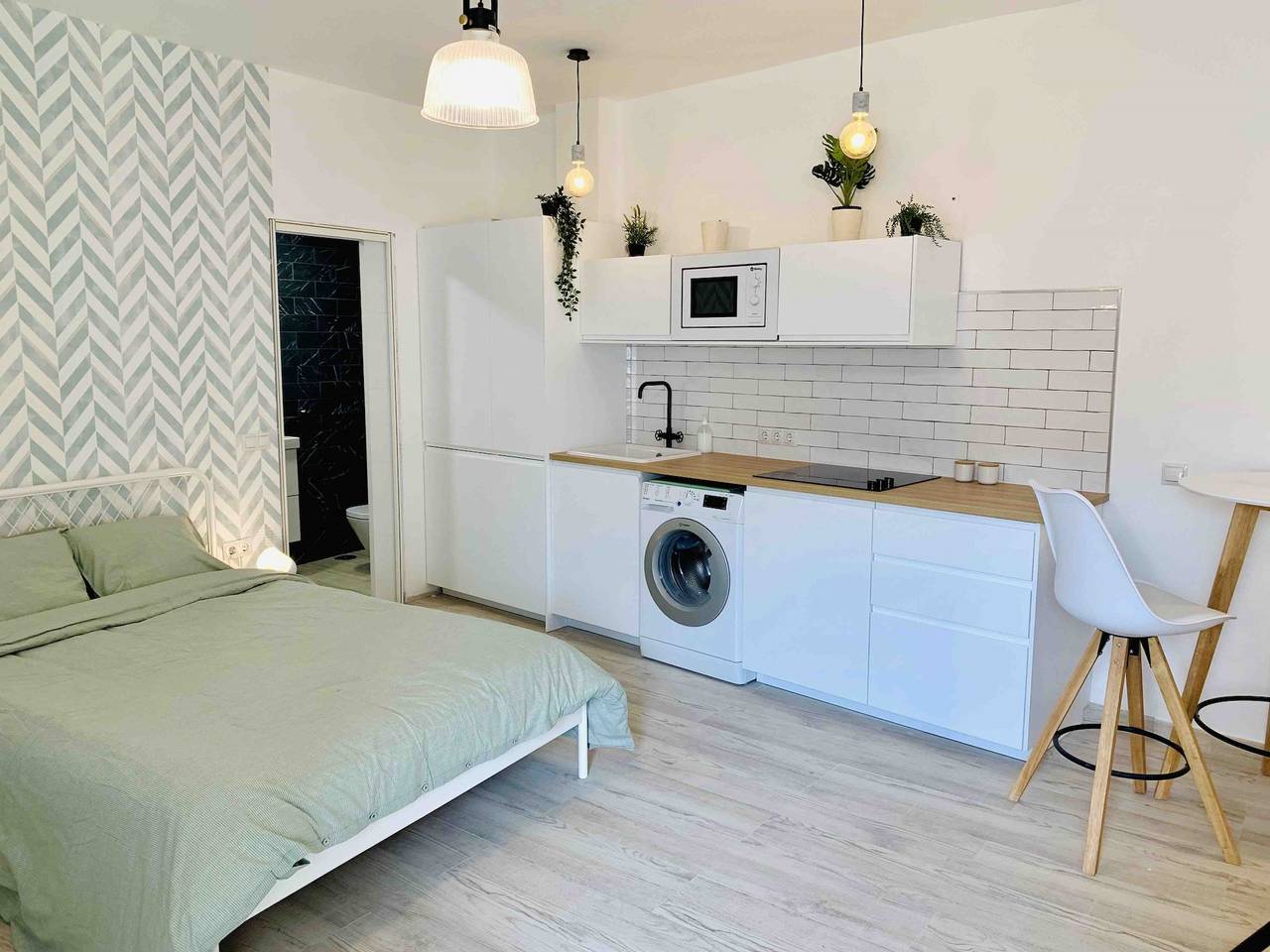 Entire studio, Begona Roof Top Apartment in Torremolinos Centre, Torremolinos