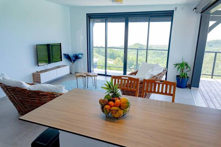 Location de vacances pour 6 personnes, avec vue et jardin ainsi que piscine et terrasse dans Plage du Grand Macabou - 4