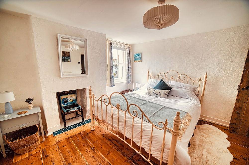 Beautiful Old Cottage near the Beach and Attractions in Eastbourne, East Sussex