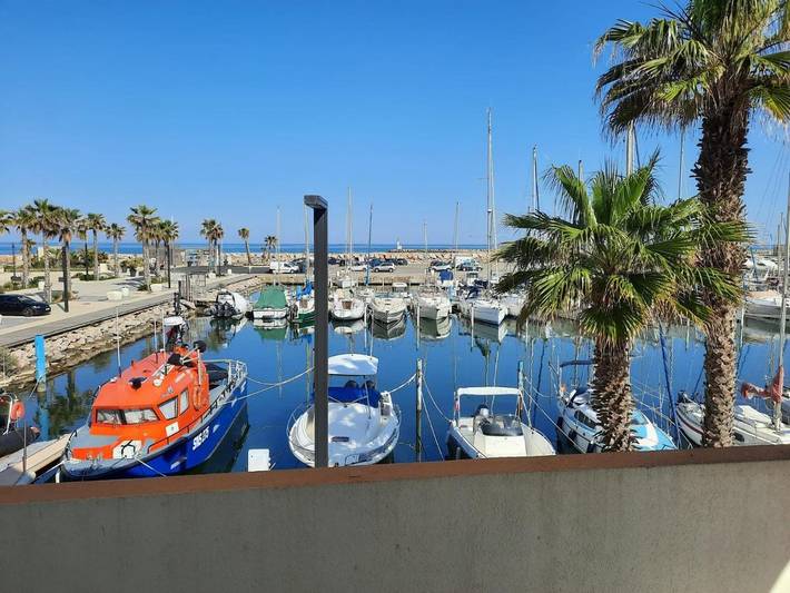 Gîte pour 4 personnes, avec vue et terrasse dans Port Saint Ange
