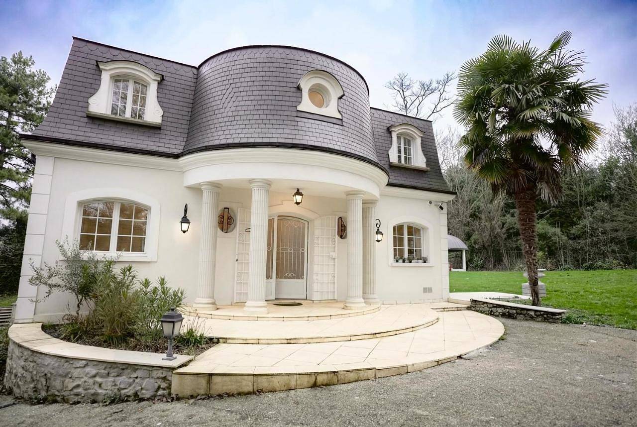 Villa Mandalika in Noisy-le-Grand, Seine-Saint-Denis