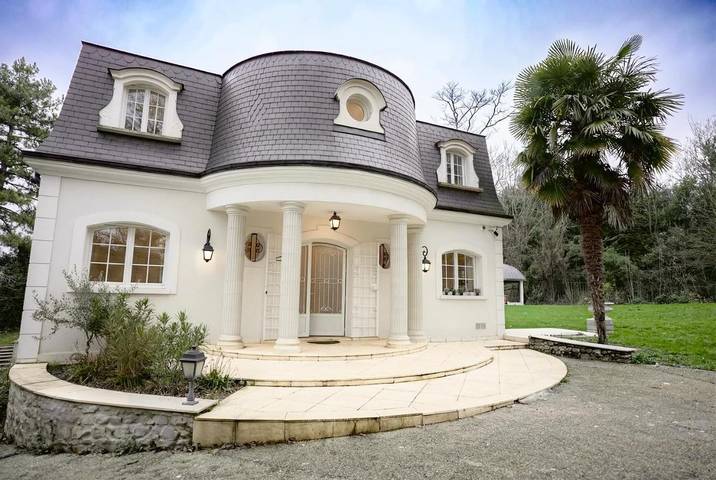 Location de vacances pour 14 personnes, avec piscine ainsi que jardin et jacuzzi à Noisy-le-Grand - 3