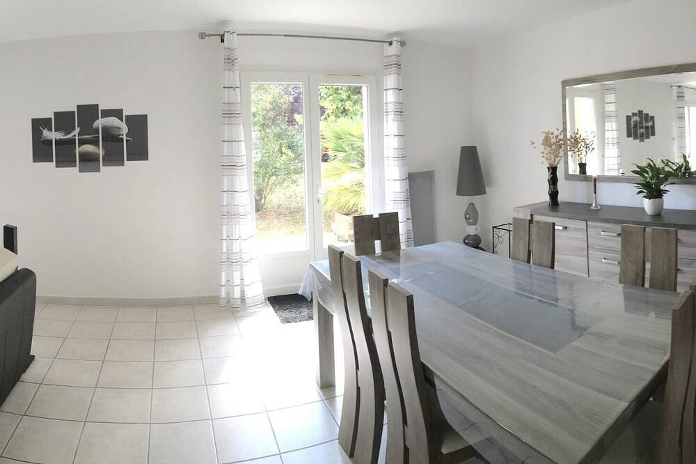 Maison contemporaine, de plein pied in Corme-Royal, Région de Saintes