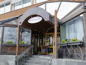 Hôtel pour 3 personnes, avec jacuzzi ainsi que sauna et terrasse, animaux acceptés à Kumla
