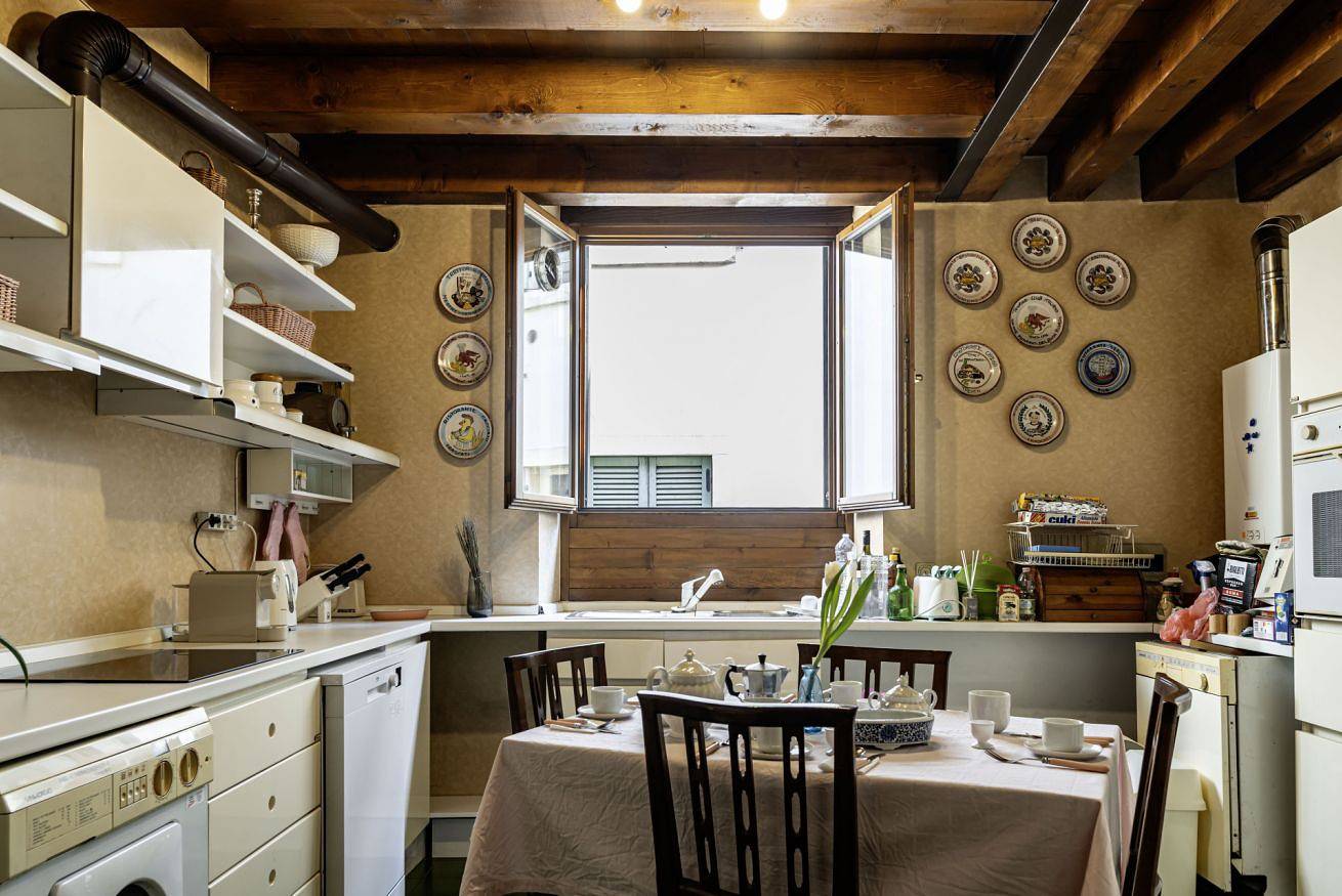 Entire apartment, Verona Romantic Apartment with Breathtaking Views! in Centro Storico di Verona, Verona