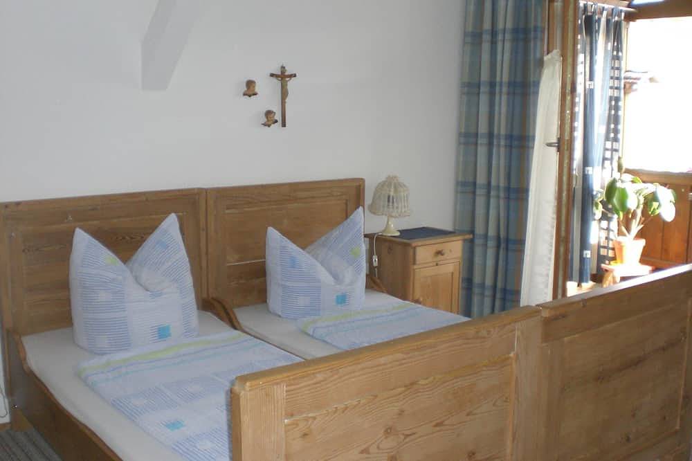 Ganze Wohnung, Ferienwohnung Gartenblick- 3 Personen, 45qm, Balkon mit schöner Aussicht in Altötting, Landkreis Altötting