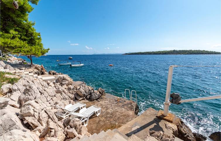 Ganze Ferienwohnung, Gemütliche Ferienwohnung mit Terrasse, WLAN und 1,5 km zum Strand in Blato, Korcula