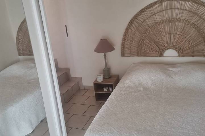 Location de vacances pour 4 personnes, avec Terrasse ainsi que Jardin et Piscine à Lachapelle-sous-Aubenas - 3