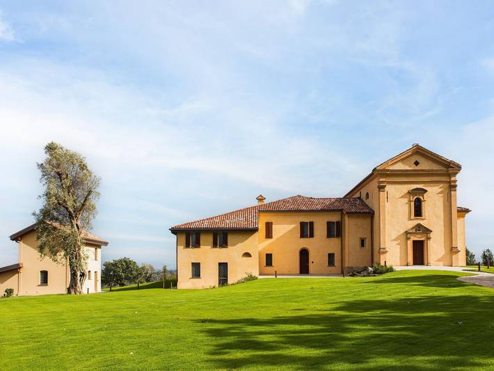 Agriturismo per 10 persone, con Terrazza e Piscina nonché Sauna a Ozzano dell'Emilia