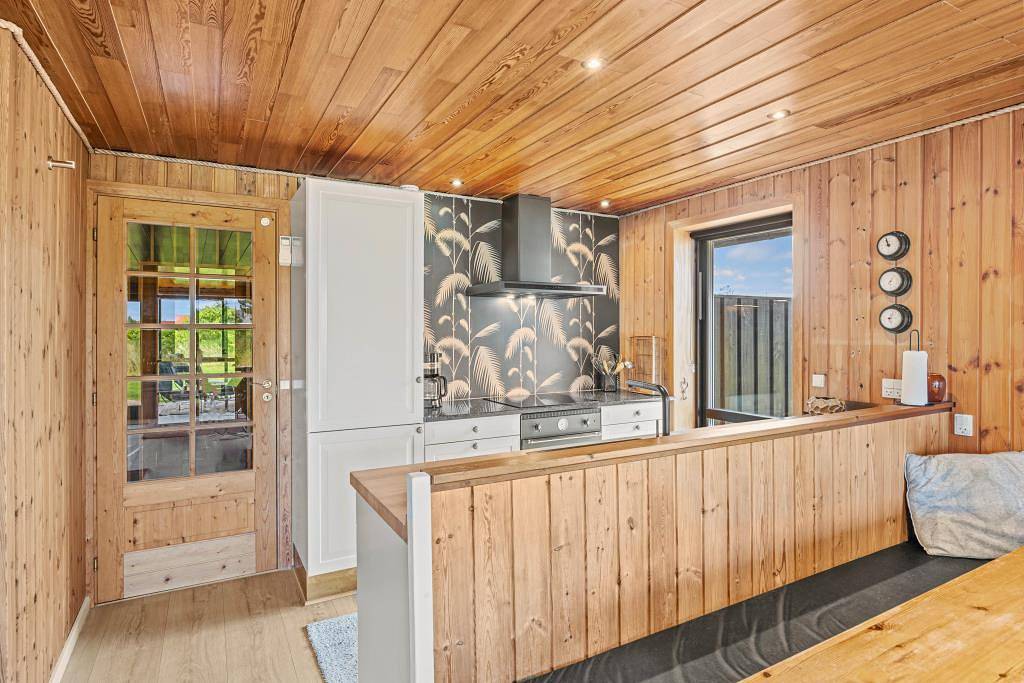 Firestjernet sommerhus med spa og sauna in Henne, Varde Kommune