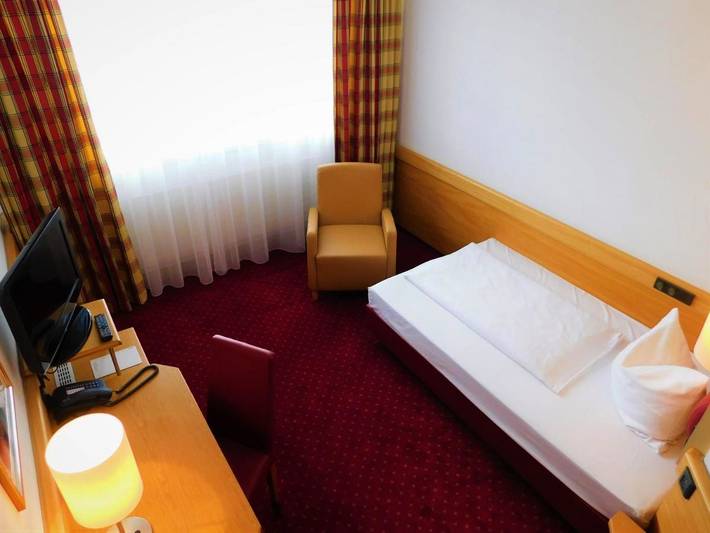 Hotel für 3 Personen, mit Terrasse, mit Haustier in Unterföhring - 4