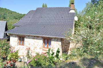 Gîte pour 4 personnes, avec jardin ainsi que terrasse et piscine à Cublac