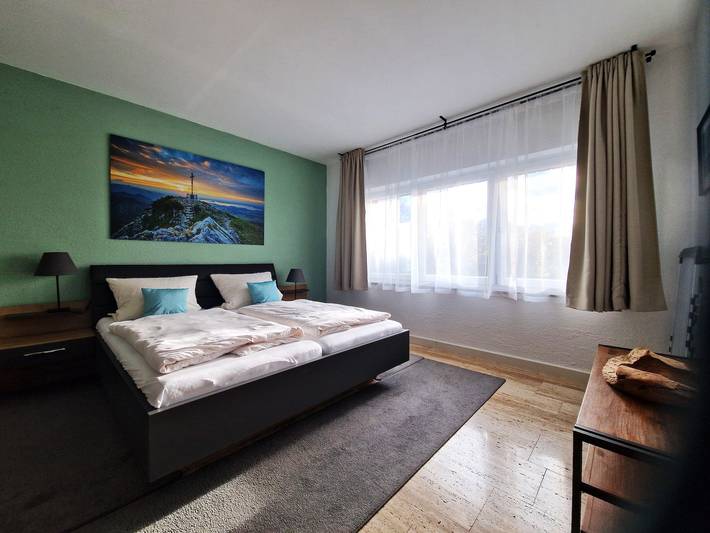 Ganze Ferienwohnung, Ferienwohnung Zürcher - Ferienwohnung 60 qm im Untergeschoss/Hanglage mit 1 Schlafzimmer und Terrasse in Chieming, Chiemsee