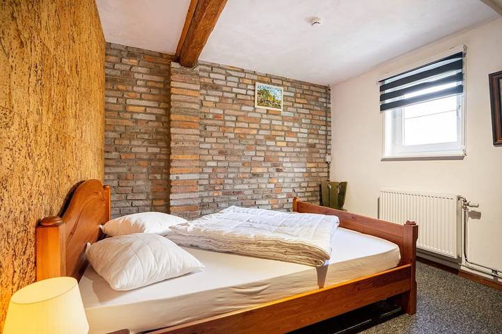 Gîte pour 12 personnes, avec jardin ainsi que jacuzzi et terrasse, animaux acceptés dans Longfaye - 2