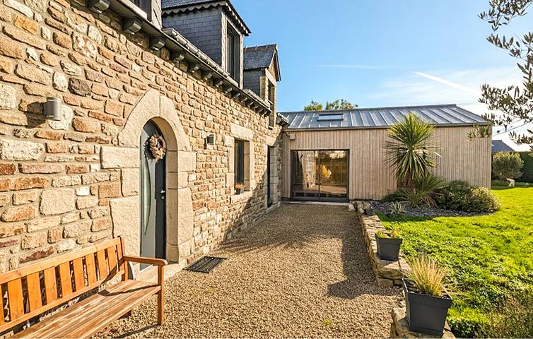 Location de vacances pour 6 personnes, avec terrasse et jardin à Quessoy