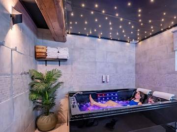 Gîte pour 6 personnes, avec jacuzzi et bassin pour enfant à Montbellet
