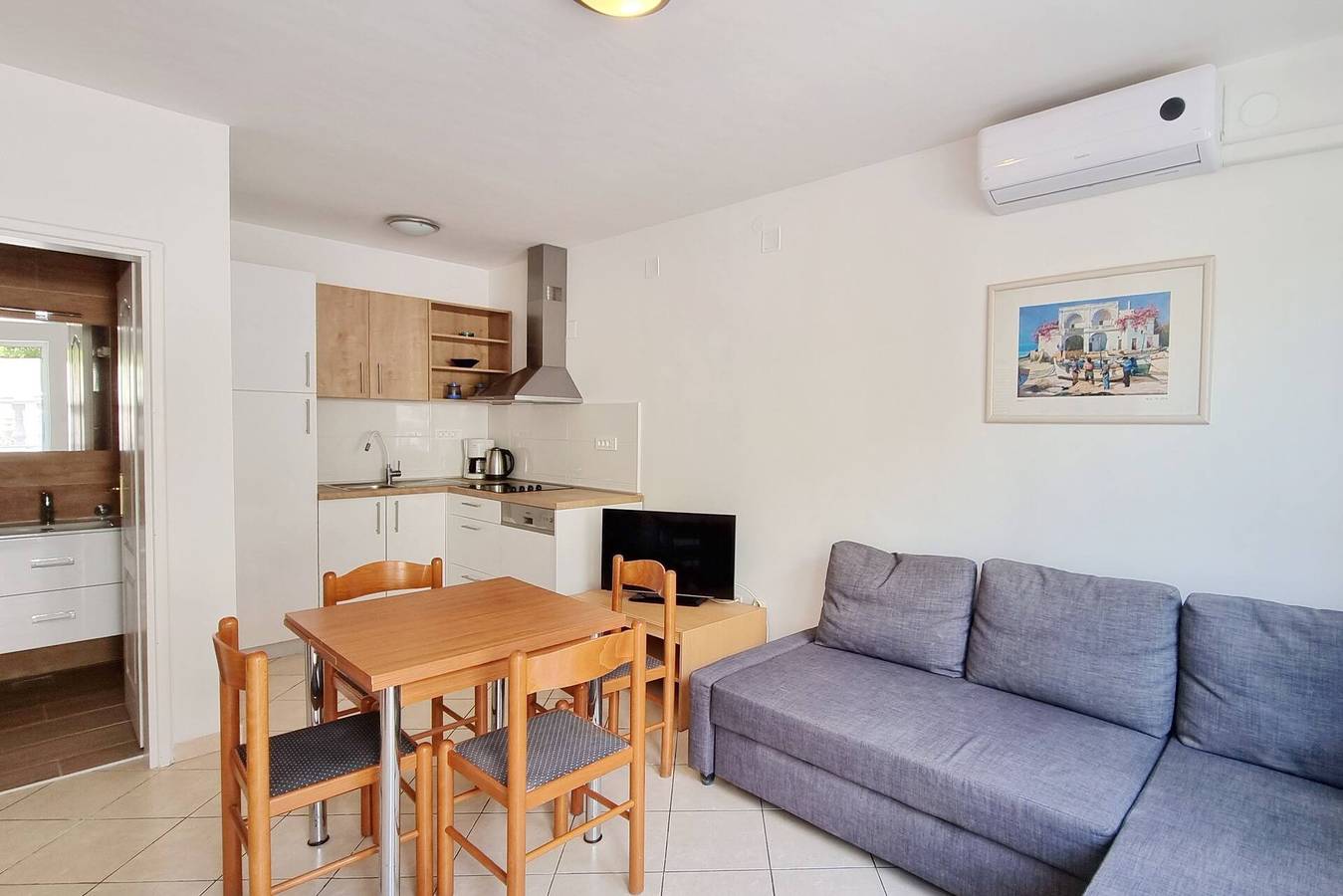 Geheel appartement, Apartment Lovincic No.3 - with Terrace, 200 m from the Beach in Zarok, Baška