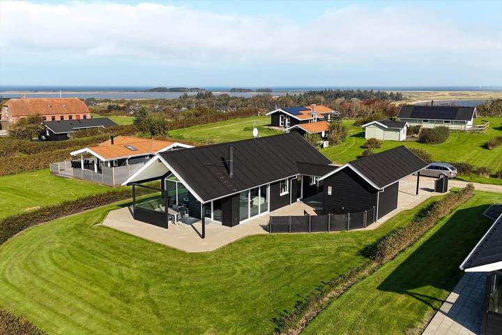 Ferienhaus für 6 Personen, mit Terrasse und Whirlpool sowie Sauna