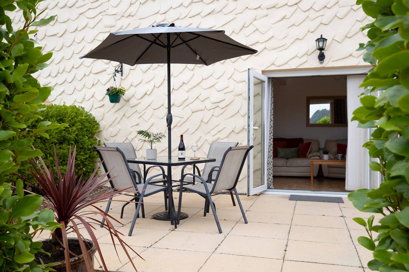 Entire apartment, St Helens Apartment 2 - Short Walk to Beach in Amroth, Pembrokeshire