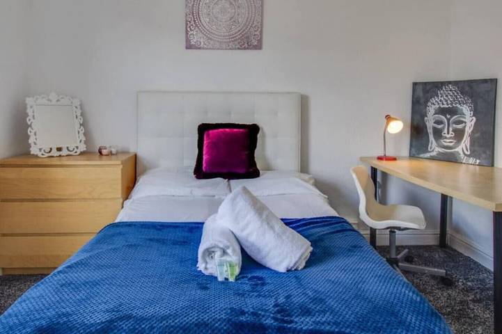 Entire apartment, House Accommodation - Coventry Free Parking in Coventry, Birmingham Area