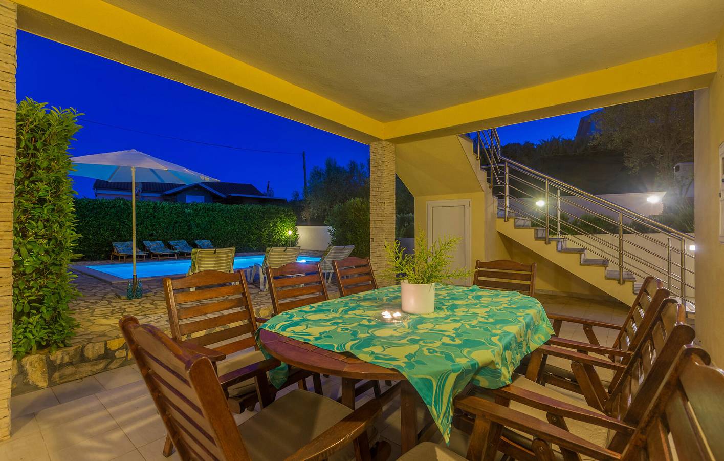 Ganze Ferienwohnung, Gemütliche 100 m² große Wohnung mit Pool, WLAN und Terrasse in der Nähe des Stadtzentrums in Krk Stadt, Krk