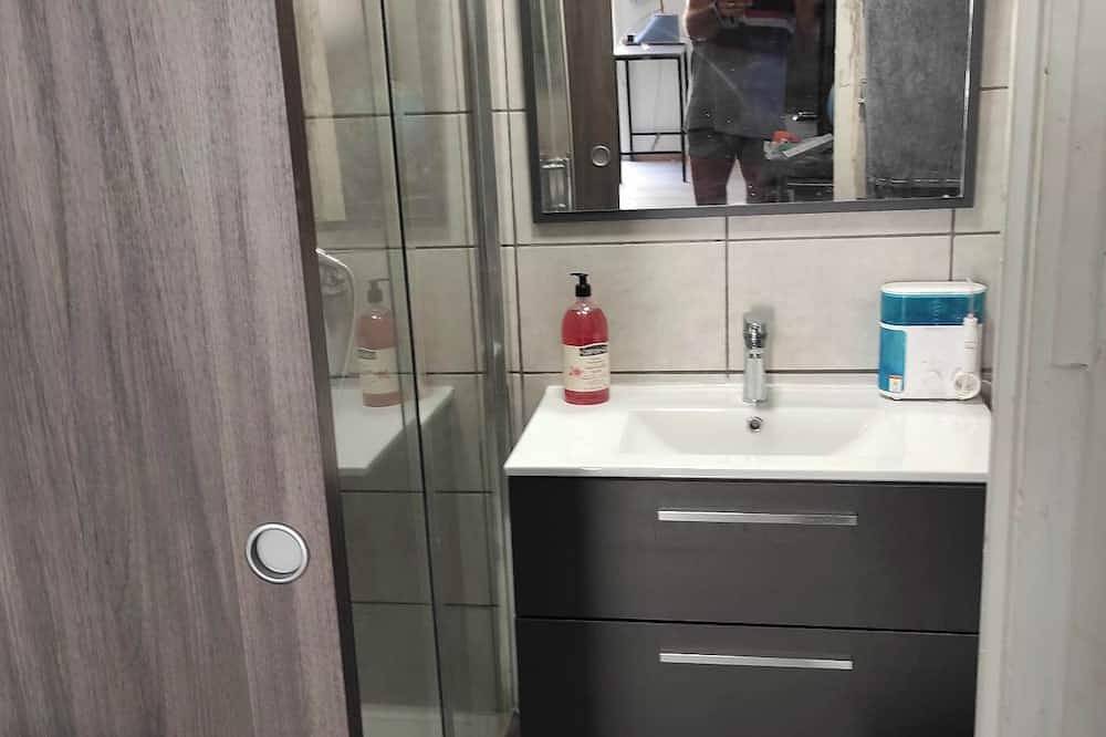 Entire apartment, Studio Avec Terrasse Bord de Mer 3 mn in Saint-Laurent-de-la-Salanque, Côte d'Améthyste