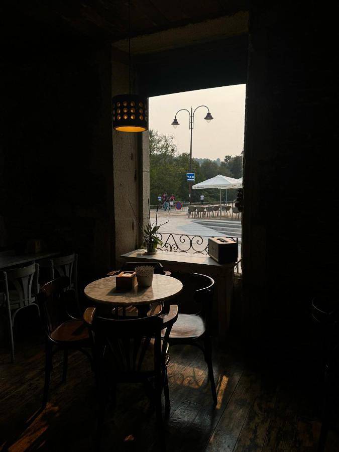 Hostal para 8 personas, con balcón - 1