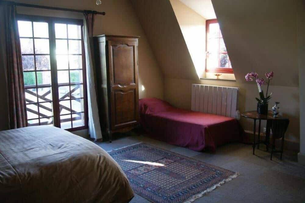 House with garden with access to the disabled in Sainte-Famille-en-Auge, Lisieux region