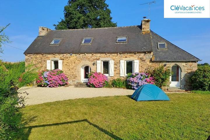 Location de vacances pour 6 personnes, avec Terrasse et Jardin à Runan