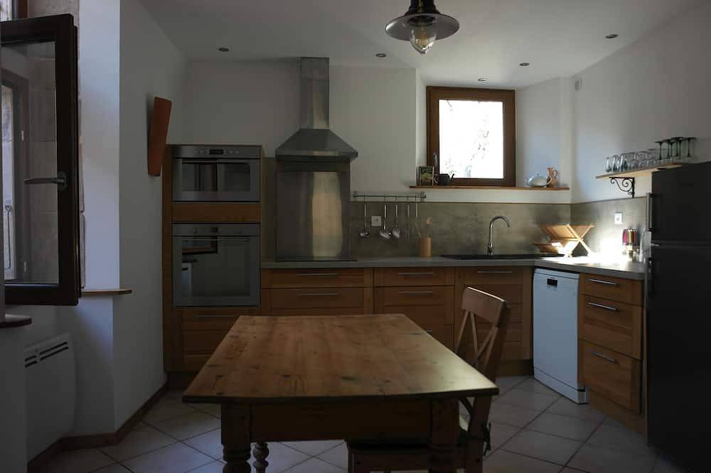 Maison de village avec petite cour intérieure in Viviers, Privas (arrondissement)