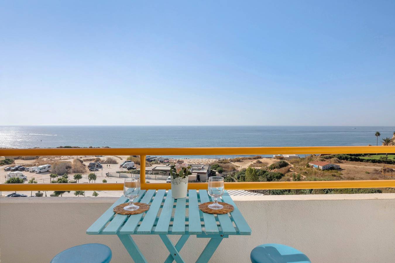 Ganze Wohnung, Ferienwohnung 'Estrela Mar 705' direkt am Strand mit Meerblick und Gemeinschaftspool in Armação de Pêra (costa), Armação de Pera