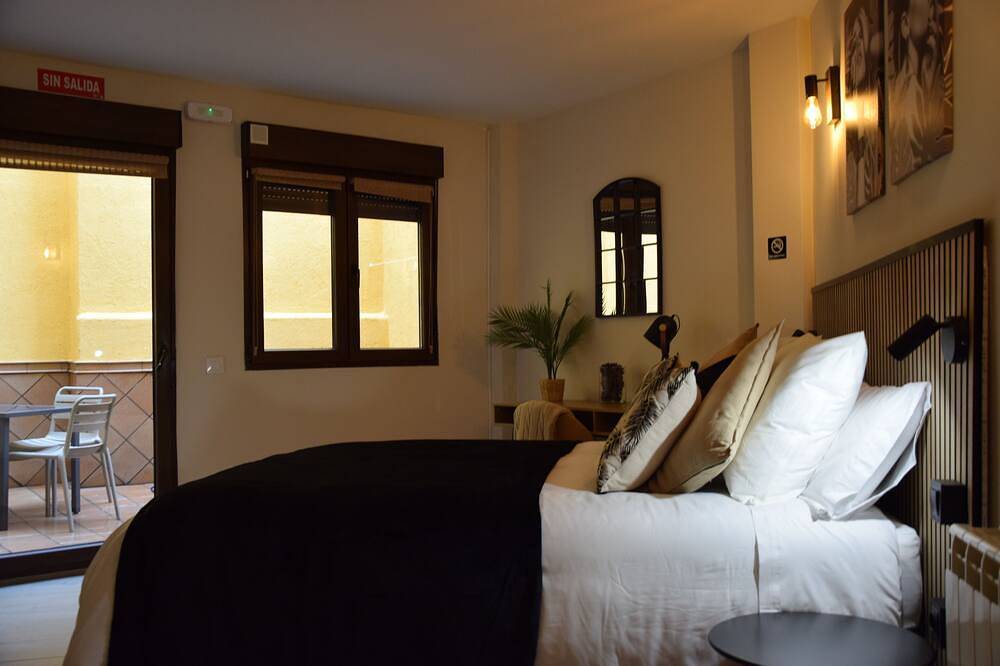 Apartamento entero, Alojamiento tranquilo y confortable en El Molar, cerca de las bodegas/cuevas in El Molar, Provincia de Madrid